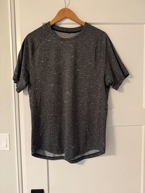 Lululemon Men’s Charcoal Short-Sleeve Performance Tee - Large
